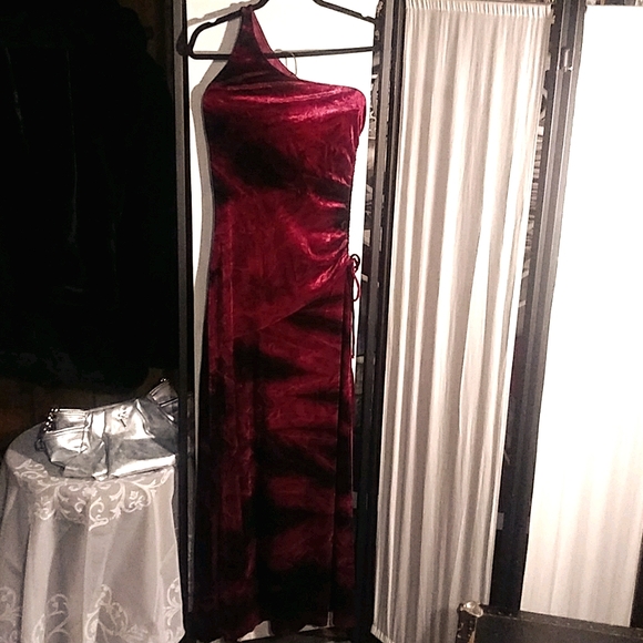 Windsor Dresses & Skirts - Vintage Windsor velvet evening gown